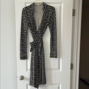 DVF DIANE VON FURSTENBERG Logo Wrap Dress ASO Carrie Bradshaw in SATC. Iconic!!!